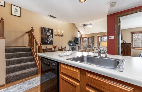 The Galena Territory House | Sleep 4 in cozy 2-bedroom, 2-bath townhouse