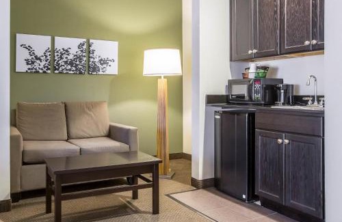 Queensbury Hotel | Sleep Inn & Suites Queensbury - Lake George