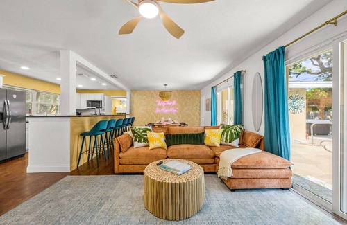 Madeira Beach House | Sleeps 10 Pool Hot Tub Sport Court Pool Table