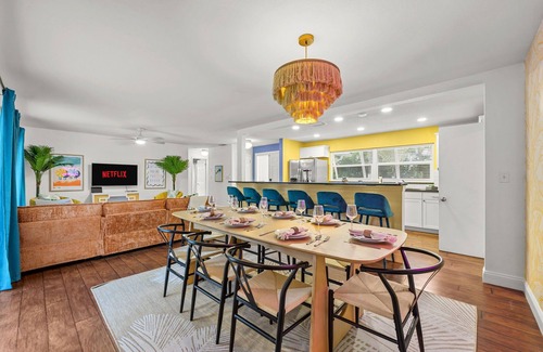Madeira Beach House | Sleeps 10 Pool Hot Tub Sport Court Pool Table