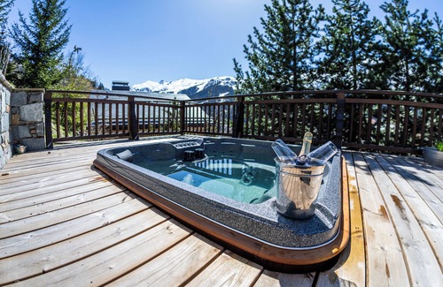 Meribel Ski Chalet | Sleeps 10 with Hot tub and spectacular mountain views