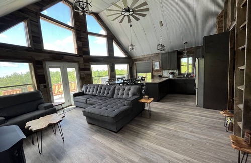 Jackson Cabin | Sleeps 11, an amazing view. See 3 states on a clear day. Pic don’t do it justice