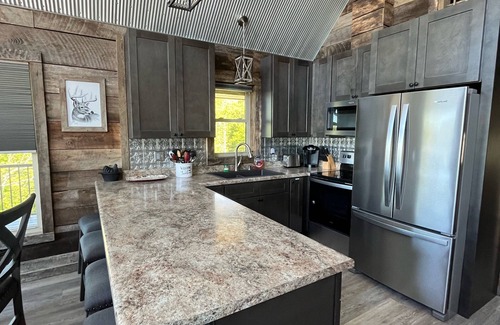 Jackson Cabin | Sleeps 11, an amazing view. See 3 states on a clear day. Pic don’t do it justice