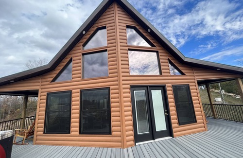 Jackson Cabin | Sleeps 11, an amazing view. See 3 states on a clear day. Pic don’t do it justice