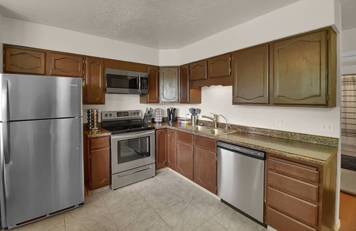 Canyon Rim House | Sleeps 11 - Family Friendly - Washer+Dryer - PlayStation Pro - Games - Fast Wifi