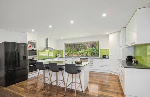 Urunga House | Sleeps 12, 5 Bedrooms, 5 min walk to beach, Heated Pool