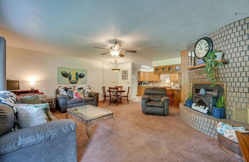 Diamond City House | Sleeps 12 + Bull Shoals + Pool + Boat Parking + Branson + Scenic Drive