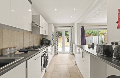 Watford House | Sleeps 12, Games Room, 6 Bedroom Group Getaway