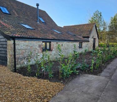 Fiddington House | Sleeps 12, Stunning, Dog Friendly, Hot Tub, Rural