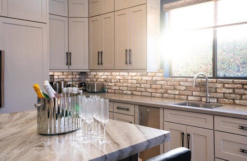 Southwest Village House | Sleeps 12/Walk to Old Town/Pool/Spa/Patio Misting/Putting Green