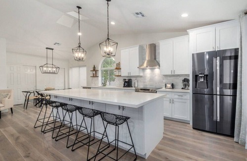 Mesa House | Sleeps 13 | 3 Showers | Heated Pool | Citrus Trees