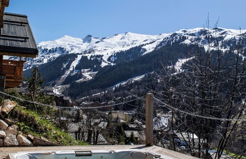 Meribel Ski Chalet | Sleeps 14 with a Hot tub and Sauna