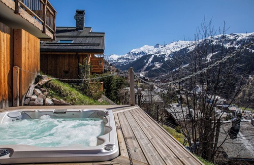 Meribel Ski Chalet | Sleeps 14 with a Hot tub and Sauna