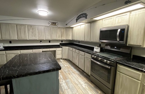 Wolf Creek House | Sleeps 15-16 Montana's Wolf Creek Lodge