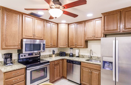 Yacht Club House | Sleeps 16, Gulf Access, Heated salt Pool