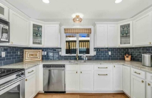 Brookfield House | Sleeps 16! Lake, Dock, Hot Tub, Deck, Fire Pit, Grill