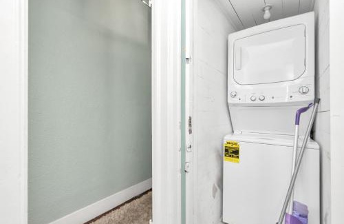San Jacinto House | Sleeps 19! 3 Kitchens, LR's, 4 BR 4.5 BTH - Beauty