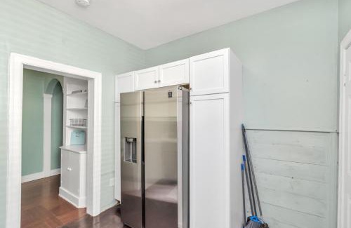 San Jacinto House | Sleeps 19! 3 Kitchens, LR's, 4 BR 4.5 BTH - Beauty