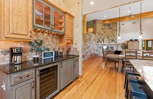 Rexmont House | Sleeps 19+, Horse barn, Hot Tub, Swing Set, Toy Room