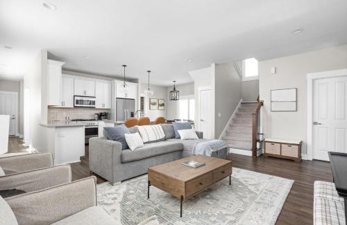 Westfield House | Sleeps 22-Downtown Westfield-Near Grand Park!