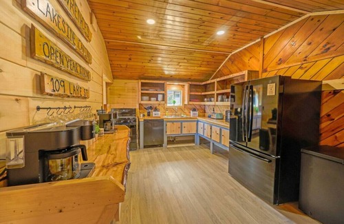 Northeast Somerset Cabin | Sleeps 25! Book all 5 Lawrence's Lakeside Cabins!