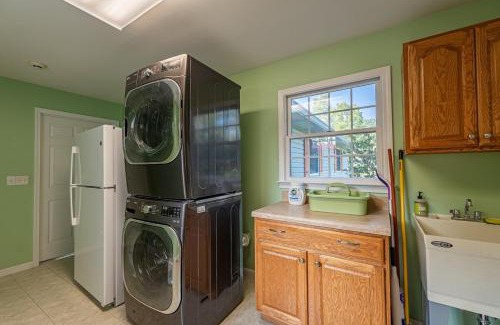 Lansing House | Sleeps 29, 8300 sq ft house, 6 acres