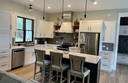 Kyle House | Sleeps 30 | 5 Houses | Pet Friendly | Fire Pit