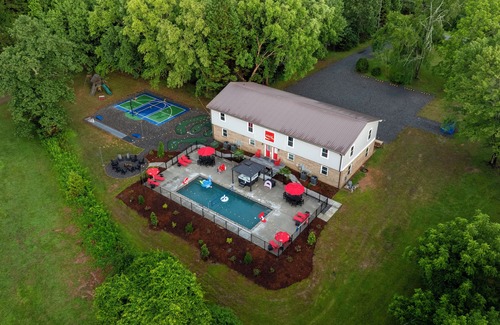 Barium Springs House | Sleeps 30! Themed Home w/Pool, Hot tub, Pond, Pickleball, Putt Putt, Arcades