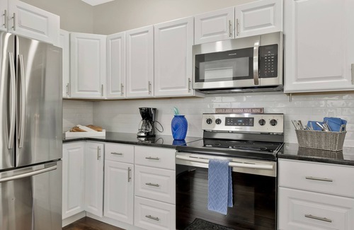 Dickson Apartment | *Sleeps 4* Downtown USA ~ Walkable Dickson Apt