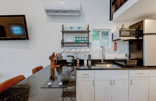 Beattyville Cabin | Sleeps 5-6 Near RRG-Hot Tub-Nice Sunrise-Quiet