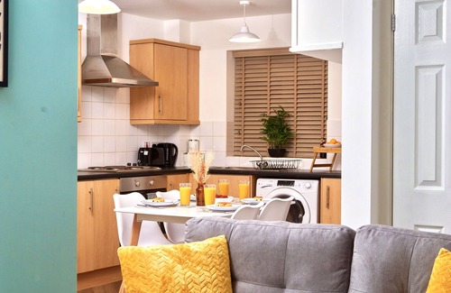 Headingley Apartment | Sleeps 6: Family & Work Stays - FREE Parking & WiFi