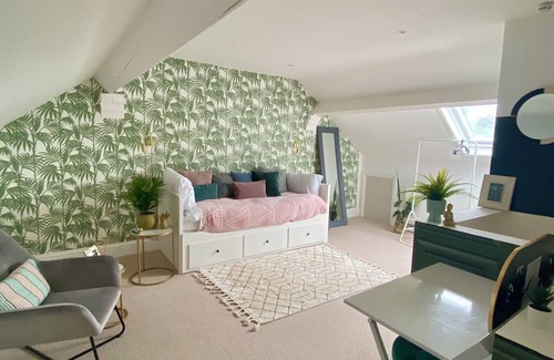 Grantham House | Sleeps 8 Luxury 3 bed townhouse 2 minute walk to town centre with garden