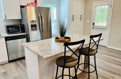 Buford House | Sleeps 8, Mall Of Georgia Area /Close to Lake Lanier