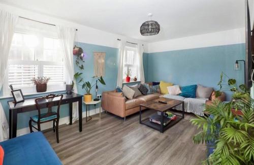 Bentham House | Sleeps 8, off-road parking for 3 cars, pet friendly, welcome hamper