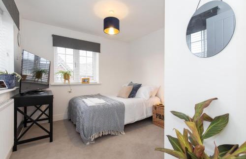 Bentham House | Sleeps 8, off-road parking for 3 cars, pet friendly, welcome hamper