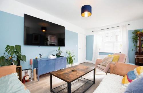 Bentham House | Sleeps 8, off-road parking for 3 cars, pet friendly, welcome hamper