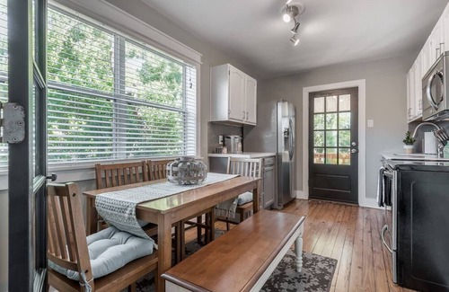 Bayshore Gardens House | Sleeps 8 | Pet Friendly | Safe+Parking | Apt 1&2