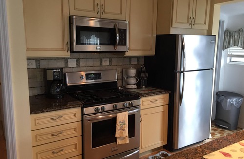 Long Beach House | Sleeps four. 1Bedroom King, 2 Bedroom one full one twin
