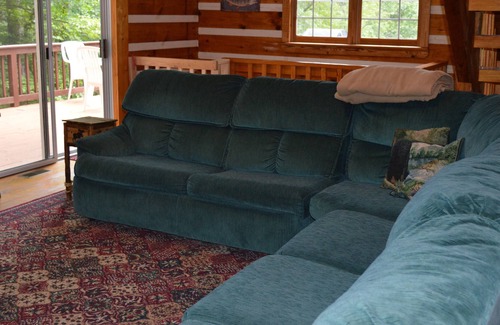 Unaka Cabin | Sleeps Up to 10 Guests, Stay Right On the Lake!