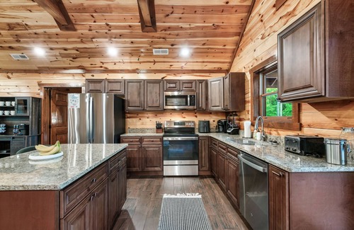 Caton Cabin | Sleeps24-Mini Golf-Movies@IndoorPool-Outdoor Fire