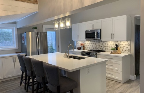 Scugog Cottage | Sleigh the Holidays! Entire Lakefront Cottage for a week over Xmas or NYE!