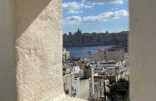 Mosta House | Sliema Cozy Industrial Townhouse
