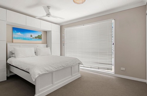 Golden Beach House | Slim Crescent 8, Golden Beach