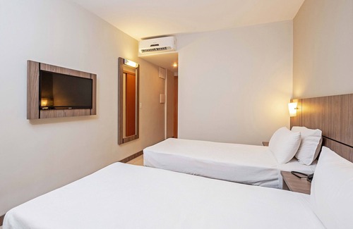 Jardim das Americas Hotel | SLIM Curitiba Av. das Torres