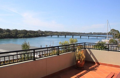 Laurieton Apartment | Slipways - river front holiday unit