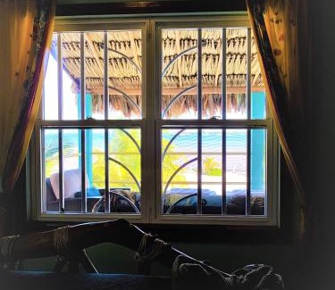 Caye Caulker Apartment | Slo-N-Ez Villa Terrace (Ocean View)