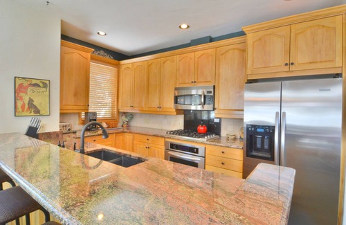 Mountain House House | Slopeside 4BR Townhome - Next to Lifts - Private Hot Tub - Garage!
