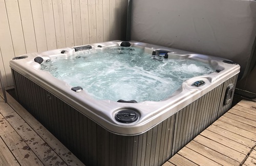 Mountain House House | Slopeside 4BR Townhome - Next to Lifts - Private Hot Tub - Garage!