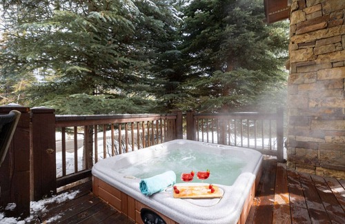 Edwards Ski Chalet | Slopeside Beaver Creek Chalet