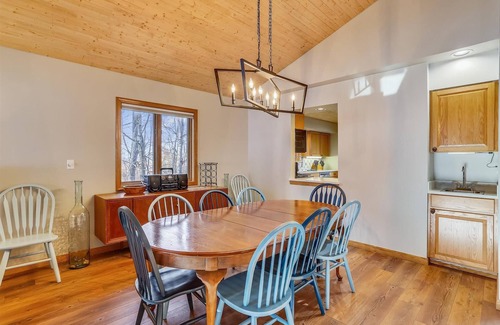 Northface House | Slopeside on Timberline Mountain's Salamander Trail-Perfect in every season!